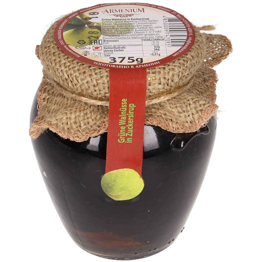 Groene walnoten in suikersiroop