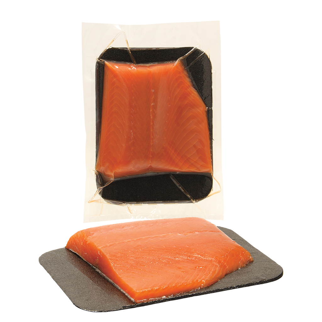 "IKROFF" Zalmforelfilet met huid, fijn gezouten, mild gerookt met beukenrook. Met staartgraten.