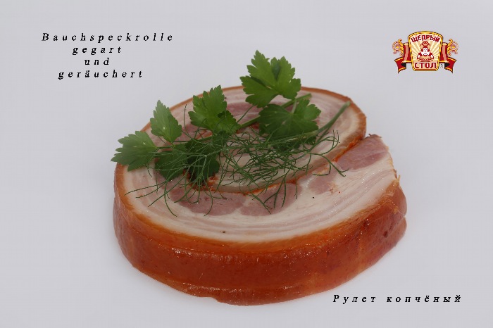 Gekookte en gerookte spekrol "Rulet kopcheniy"
