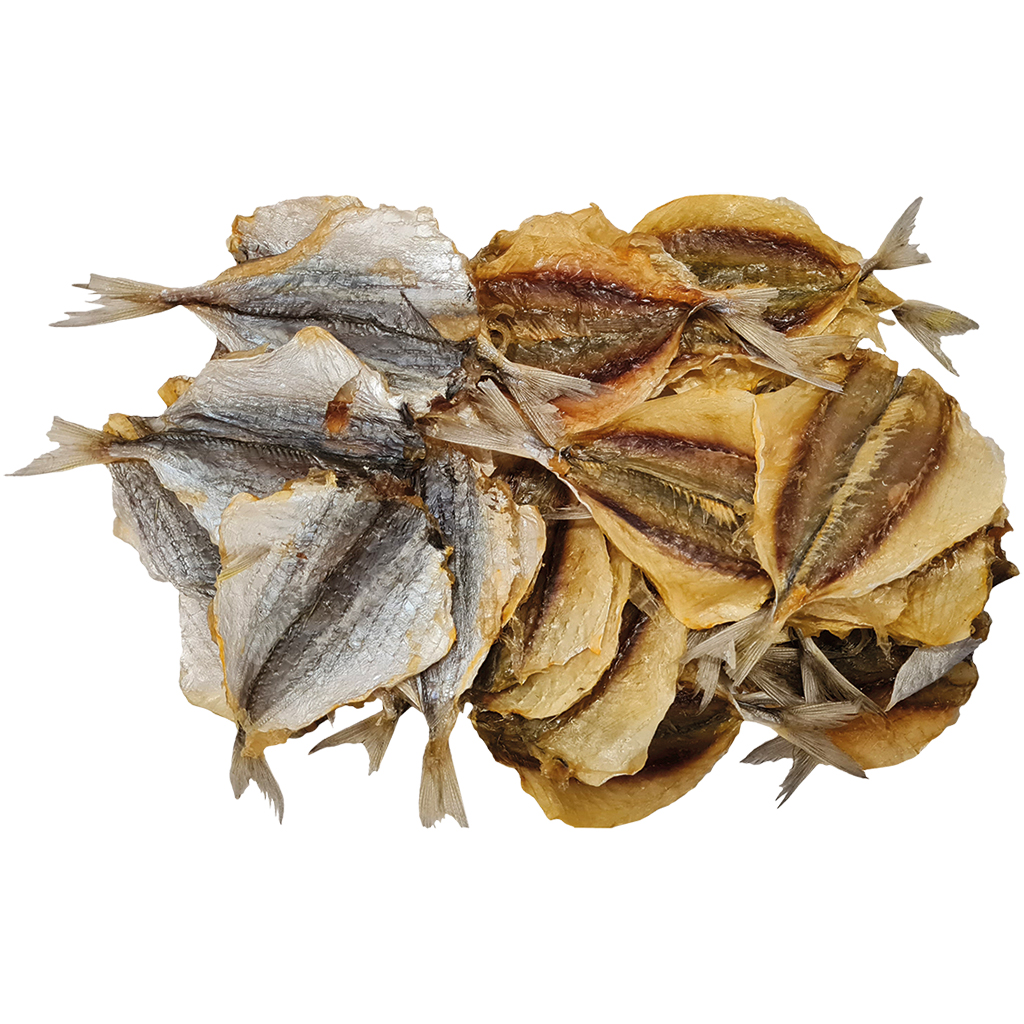 Snack van goudband-selar (Selaroides leptolepis) met huid en staart, gezouten en gedroogd, ontdooid