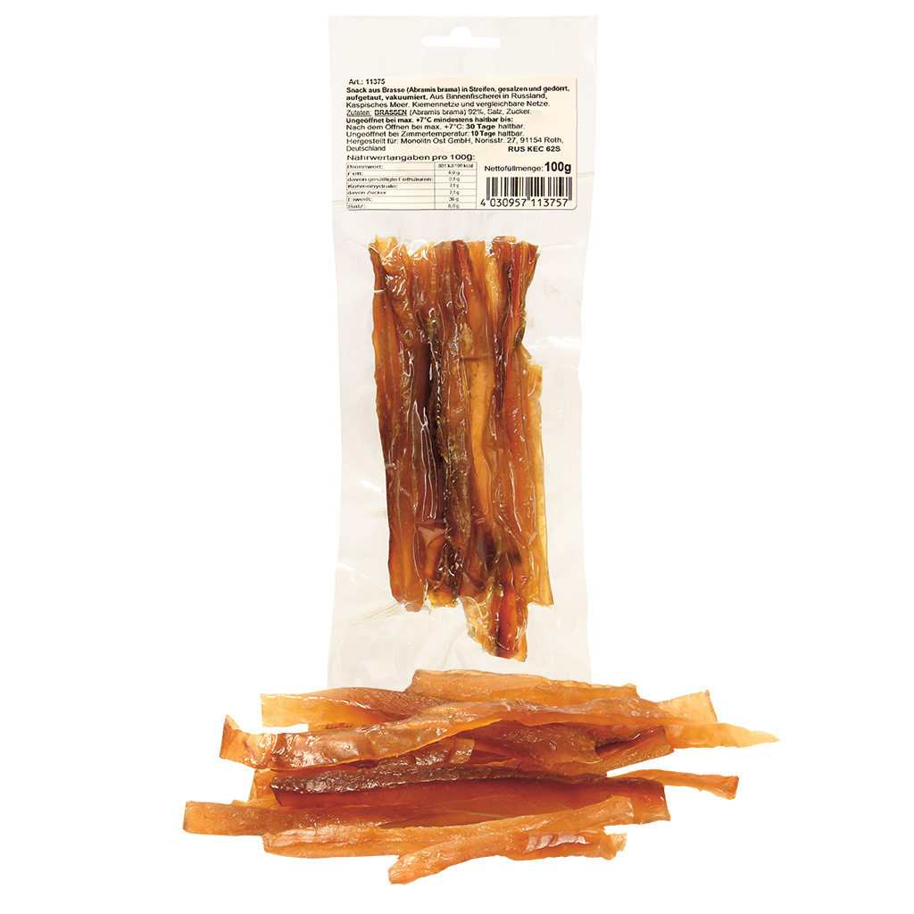 Snack van brasem (Abramis brama) in reepjes, gezouten en ged
