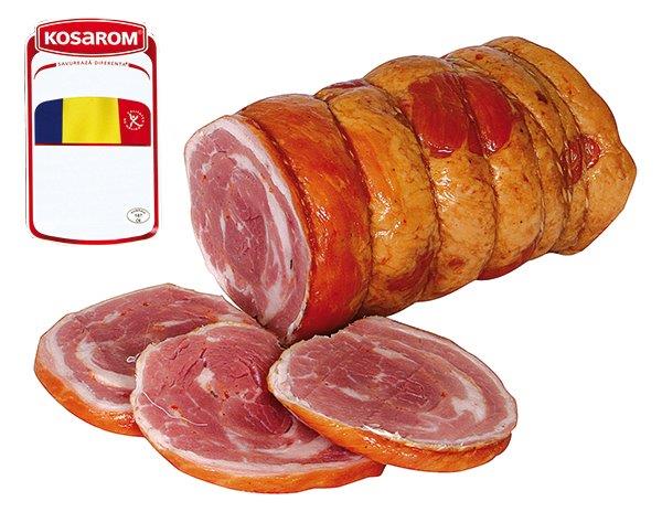 Gerollde varkensbuik "Rulou de porc" gekookt en gerookt