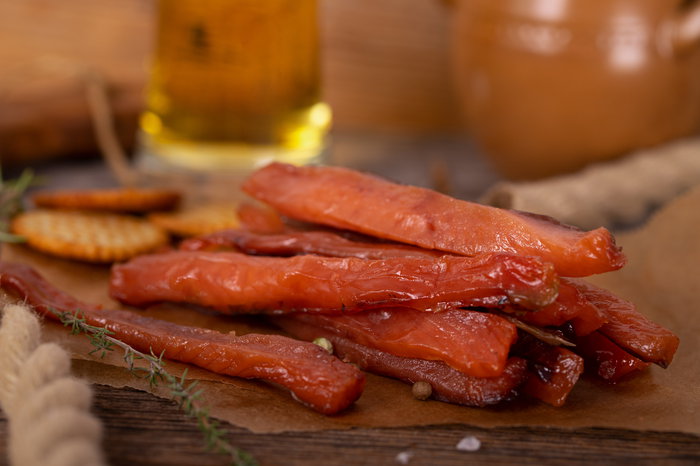 Kamtsjatka bokk zalm filet reepjes gezouten en gedroogd