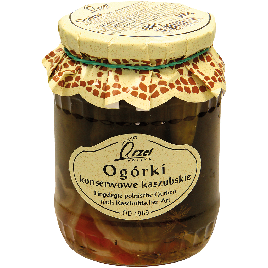 Ingelegde komkommers van Kasjoebische stijl. Gepasteuriseerd