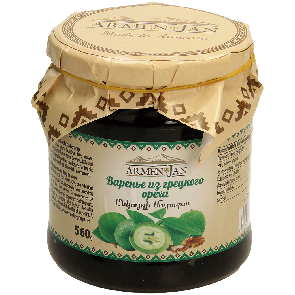 Groene walnoten in suikersiroop