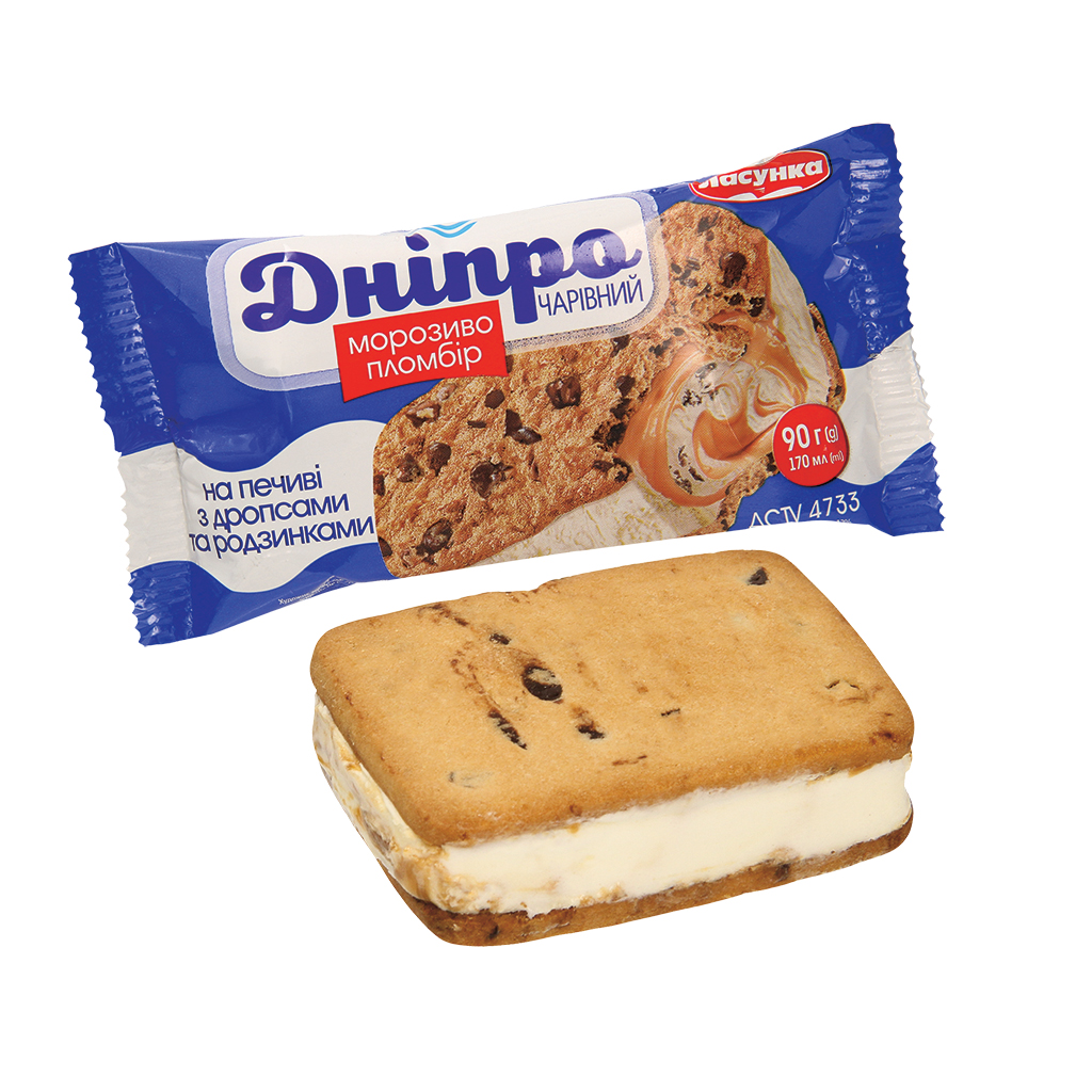 "DNIPRO Charivnyi" IJsandwich met vanillesmaak, met een vulling met karamel smaak en stukjes chocoladeglazuur met cacaovet 5%