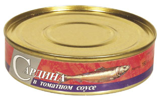 Кусочки сардины с кожей и костями в ​​томатном соусе