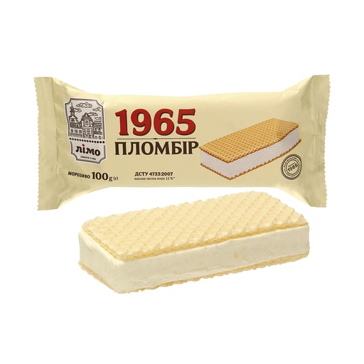 IJs met vanillesmaak tussen twee wafels