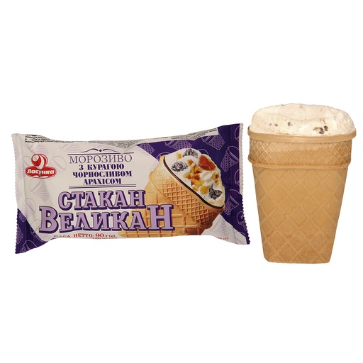 IJs met vanillesmaak, met gedroogde abrikozen, pruimen en pi