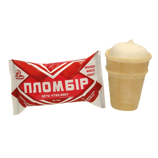 "Plombir" IJs met vanillesmaak in een wafelbekertje.
