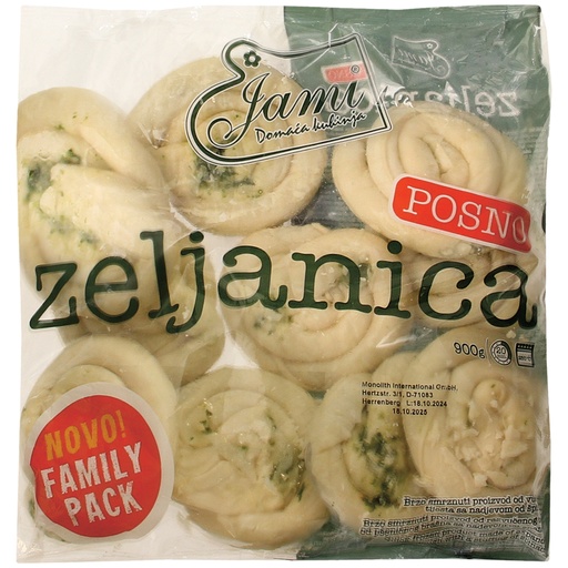 Deegwaren van filodeeg met spinazie en prei