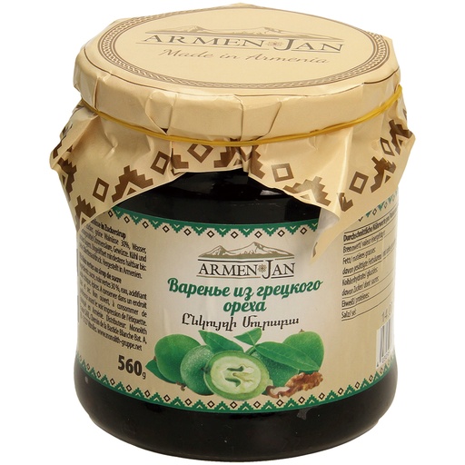 Groene walnoten in suikersiroop