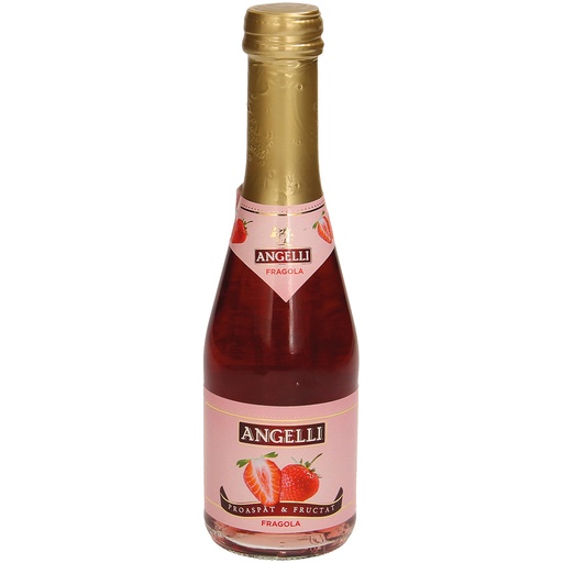 Aromatische wijncocktail met aardbeiensmaak