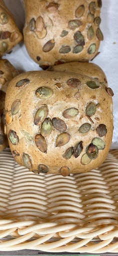 Булка с тыквенными семечками